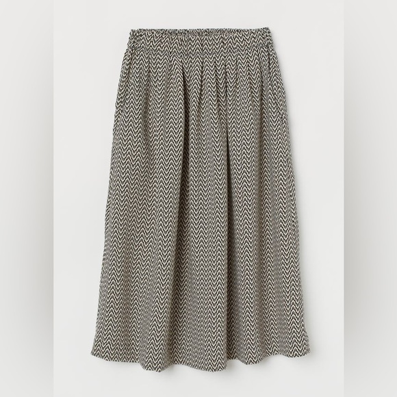 H&M Skirt - Picture 1 of 7